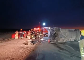 Dos muertos y 16 niñas heridas tras el choque de un micro con un auto en Córdoba