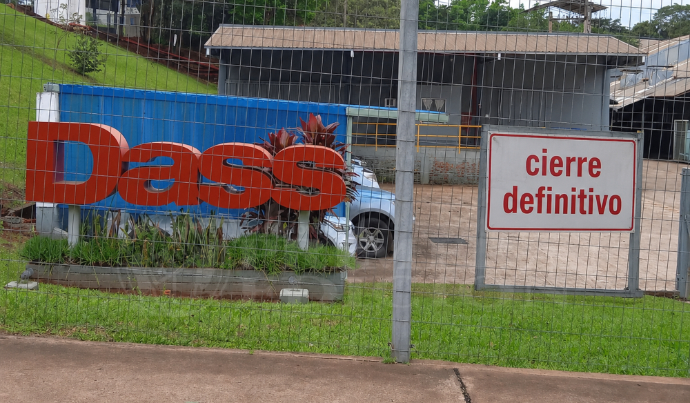 El efecto dominó del cierre de Dass ya alcanza a comercios y servicios de Eldorado