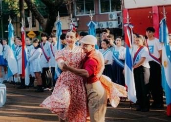 A 11 años de la creación de su bandera, Posadas celebró con identidad