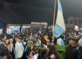 Más de 3.000 personas coparon el centro de Eldorado para celebrar el pase de Argentina