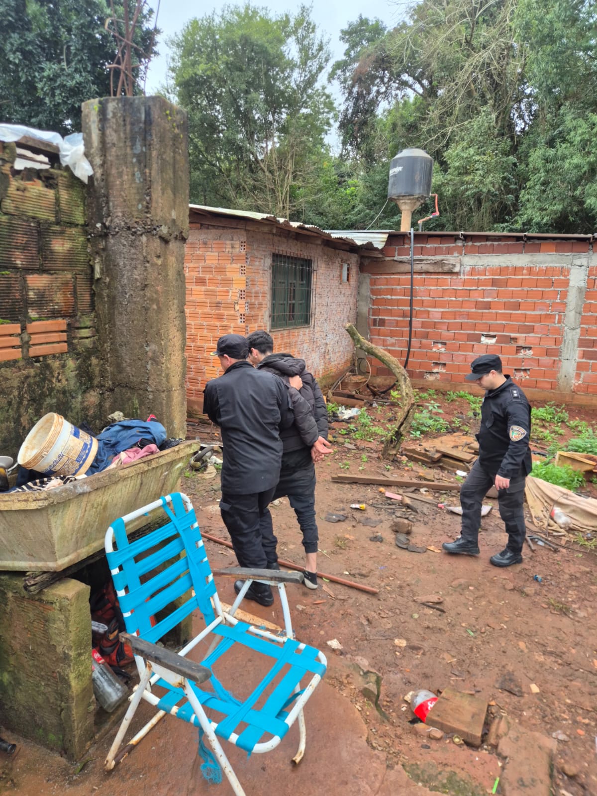 Se enfrentaron a la Policía con machetes y cuchillos en Puerto Iguazú: terminaron detenidos