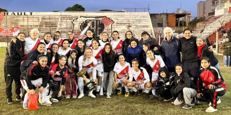 UNA MÁS Y VAN... El equipo dirigido tácticamente por Carlos “Tuti” Boede se coronó nuevamente a nivel local.