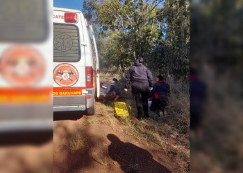 Un motociclista de 19 años sufrió graves lesiones tras despistar en el acceso a Colonia Garuhapé-Mí