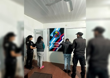 Violenta pelea familiar en Oberá: atacaron a dos hermanas y quemaron una motocicleta