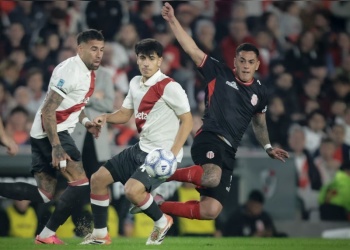Otamendi y Correa no alcanzaron: River sufrió una dura derrota ante Barracas en el Monumental