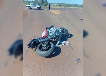 Un motociclista brasileño de 26 años sufrió lesiones en Misiones tras despistar en una rotonda