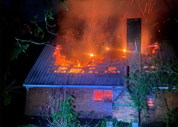 El fuego destruyó un depósito ubicado sobre la ruta nacional 105