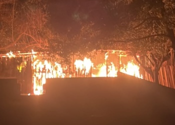 Incendio destruyó por completo una vivienda en Apóstoles