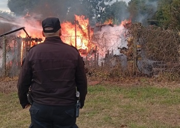 Un incendio destruyó por completo una vivienda en Campo Grande