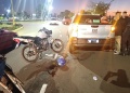 Motociclistas alcoholizados chocaron contra una camioneta e intentaron fugarse