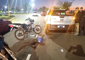 Motociclistas alcoholizados chocaron contra una camioneta e intentaron fugarse