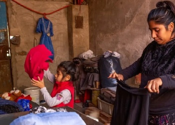 Los hogares monomarentales usan los créditos informales solo para comprar alimentos