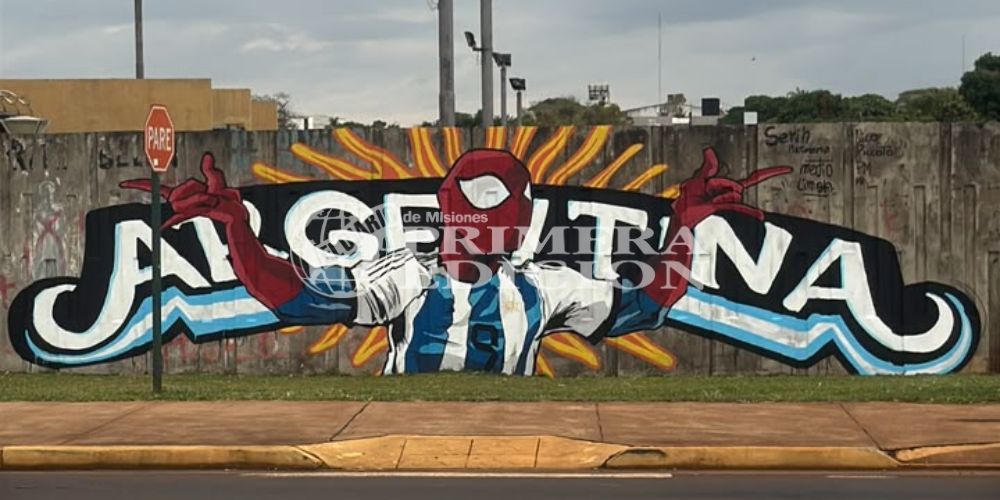 El mural de Julián Álvarez que quedó como homenaje en la Costanera de Posadas - Primera Edición