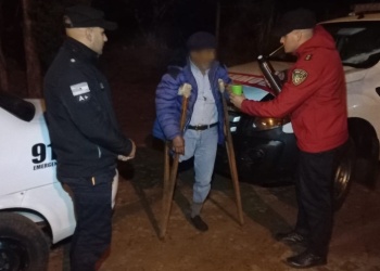 Operativo frío: asistieron a un abuelo desorientado en Panambí y buscan a su familia