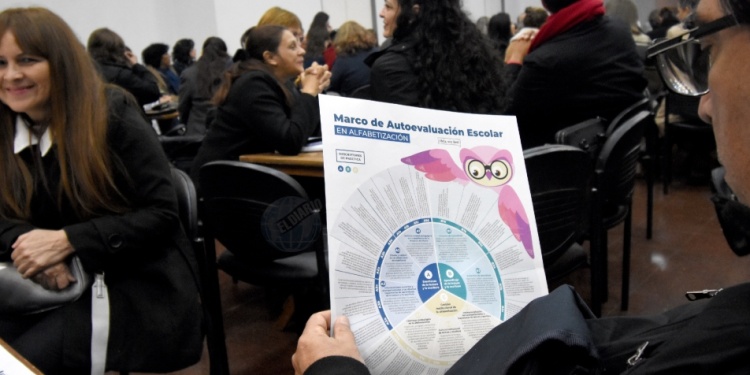 BAJO ANÁLISIS. Directores y supervisores ya evalúan la implementación de sus planes institucionales.