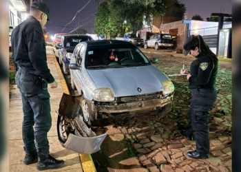 Conductora atropelló a un motociclista, se dio a la fuga y fue detenida: el joven lucha por su vida