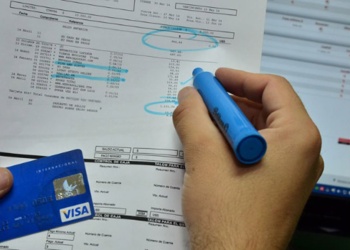 ¿Tenés deudas con la tarjeta de crédito? Un especialista explica qué hacer antes de que el problema se agrave