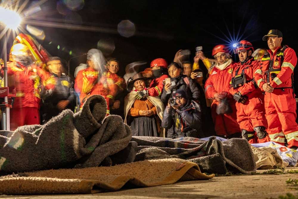 Al menos seis muertos y decenas de heridos por un fuerte sismo en el centro de Perú - Primera Edición