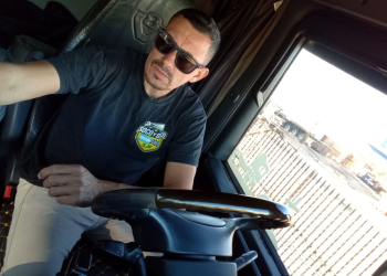 Camionero de San Vicente es viral por sus viajes y su comunidad en Facebook crece día a día