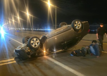 Despiste y vuelco en el acceso sur de Posadas dejó dos personas lesionadas
