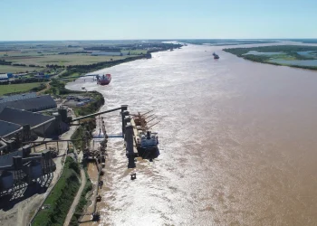 Conflicto portuario: el paro paraliza la actividad y pone en riesgo el abastecimiento de combustibles
