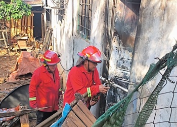 Posadas: incendio afectó una vivienda y tres dotaciones de Bomberos trabajaron en el lugar