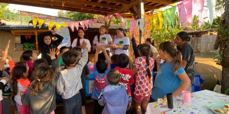 TRABAJO TERRITORIAL. La fundación está formada por 22 jóvenes voluntarios y más de 15 referentes barriales.