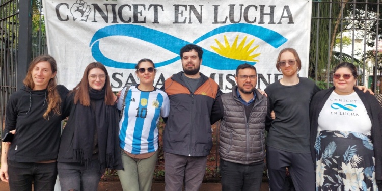 “PONETE LA CAMISETA”. La consigna de la marcha invitaba a asistir con camisetas y banderas argentinas.