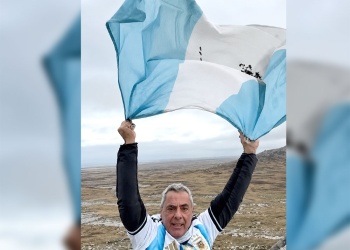 La bandera argentina volvió a flamear en las Islas Malvinas tras 44 años