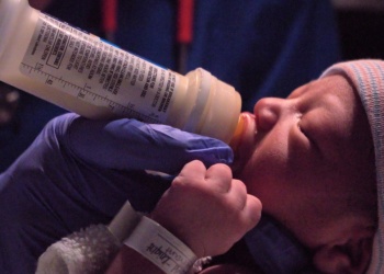 Buscan fortalecer la producción de fórmulas magistrales para bebés