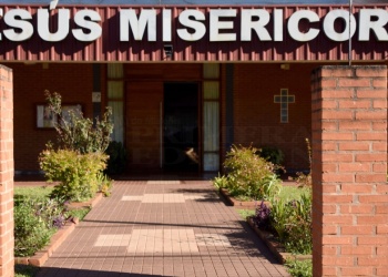 Jesús Misericordioso y una  asistencia que crece sin techo