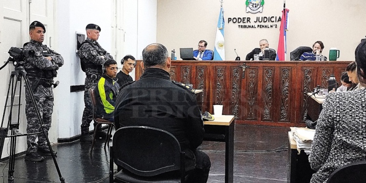 TERCERA JORNADA. Los gaúchos David Wesley de Oliveira Silva y Gabriel Junior Guimaraes Da Silva atentos a las instancias del juicio por “homicidio doblemente agravado”.