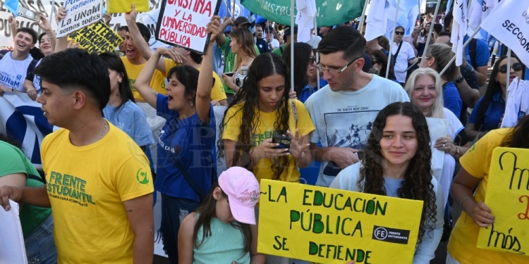 EN LA CALLE. La última Marcha Federal Universitaria se realizó el 12 de mayo y exigió el cumplimiento de la ley.