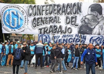 Endeudamiento: la CGT se moviliza pero el Gobierno no prevé medidas de alivio