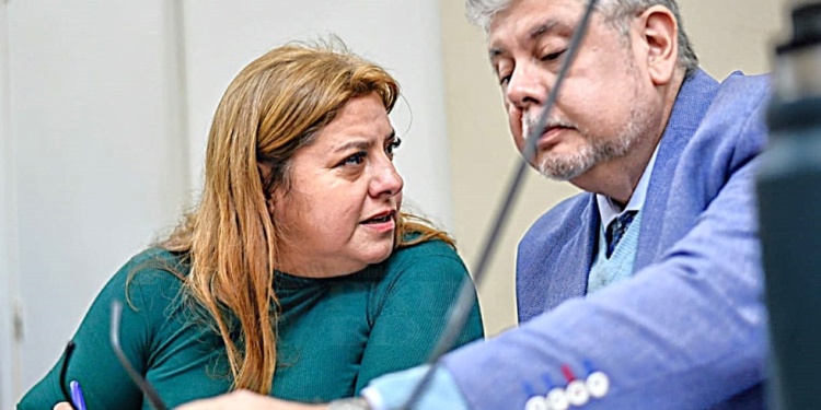 AUDIENCIA COMPLICADA. El defensor Miguel Varela y la encartada solicitaron nuevas pericias y testigos, todo fue rechazado.
