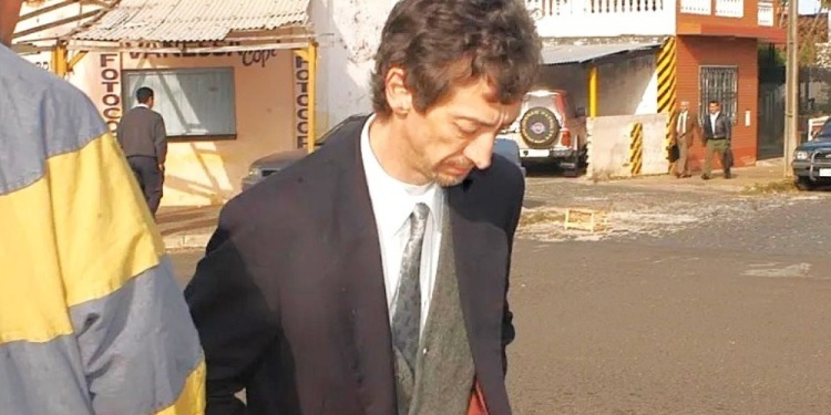 21 DE AGOSTO DE 2004. Menocchio, buscado por matar a su socio y la novia, le dijo a los policías en Asunción: “Me voy a buscar un abogado y vuelvo”. No lo volvieron a ver hasta el año siguiente en que fue asesinado el cineasta Nozzi en Corrientes.