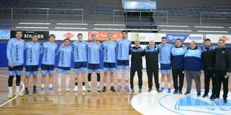 HAY EQUIPO. El plantel del Celeste, con las primeras incorporaciones, arrancó ayer los trabajos en la avenida San Luis./ Foto Prensa OTC