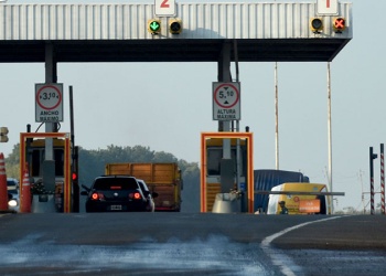 Mientras colocan un nuevo peaje, la Nación recortó un 67% el presupuesto vial