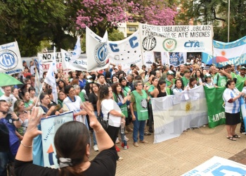 Organizaciones marcharon en Posadas en rechazo al paquete de reformas impulsado por el Gobierno nacional