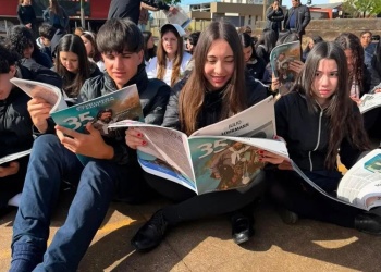 “Plaza de la Lectura” arrancó en Garupá con el suplemento aniversario del diario PRIMERA EDICIÓN