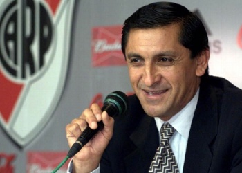 Ramón Díaz y una interna feroz, que lo aleja de un nuevo regreso al banco de River Plate
