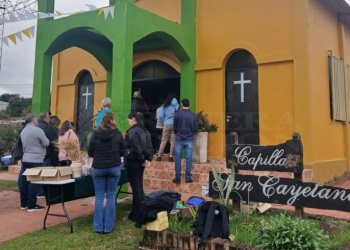 Fieles de Apóstoles se acercaron a la Capilla San Cayetano para pedir trabajo