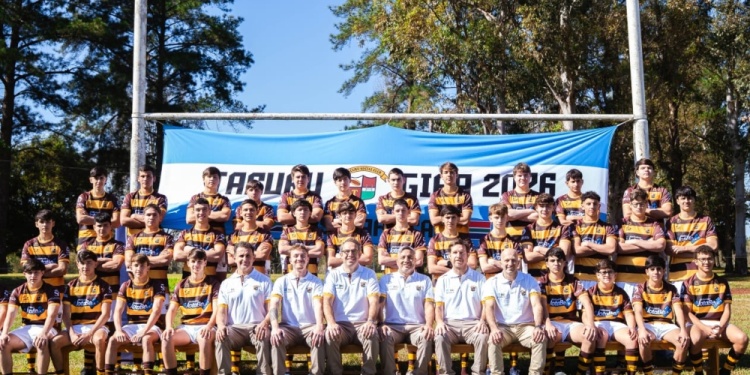 A SUDÁFRICA. La delegación que viajará el próximo 3 de septiembre y la foto protocolar antes de iniciar la aventura./ Foto Club Tacurú