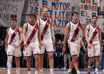 Tras ser desviado por la niebla, el vuelo de River aterrizó en Posadas y se reprogramó el partido