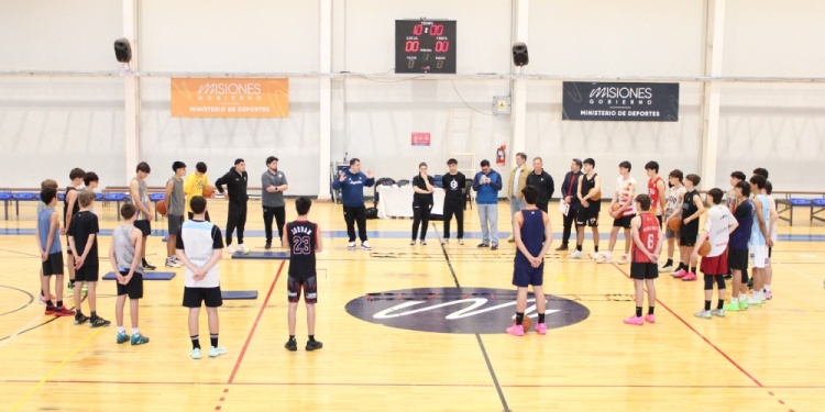 APRENDIZAJE. Varios jugadores pudieron enriquecer sus conocimientos./ Foto Ministerio de Deportes