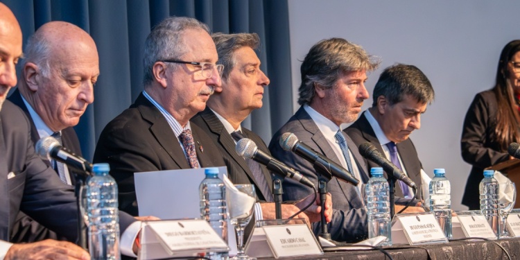 EXPOSITORES. Junto al gobernador Hugo Passalacqua, el presidente de la Corte Suprema de Justicia, Horacio Rosatti; el presidente de la Cámara Federal de Casación Penal, Diego Barroetaveña; el procurador general, Eduardo Ezequiel Casal; el defensor general de la Nación, Julián Langevin y el ministro de Justicia, Juan Bautista Mahiques.