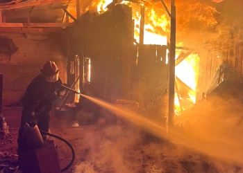 Incendio arrasó una vivienda y siete alquileres en Oberá