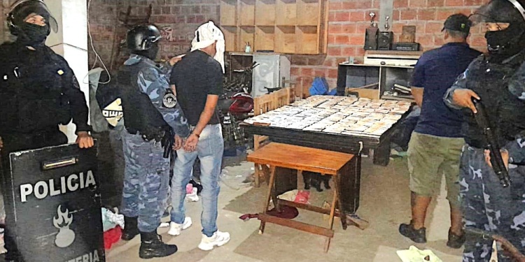 GARUPÁ, BARRIO 38 VIVIENDAS. Deglise atrapado pocas horas después con mucho dinero en efectivo y la camioneta de la víctima.
