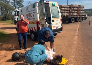 Motociclista resultó gravemente herida tras chocar con una ambulancia sobre la ruta 14