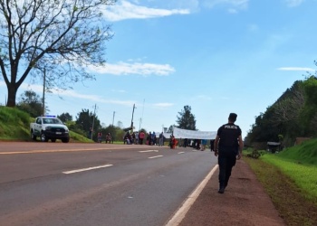 Corte total de la ruta nacional 12 en Colonia Delicia